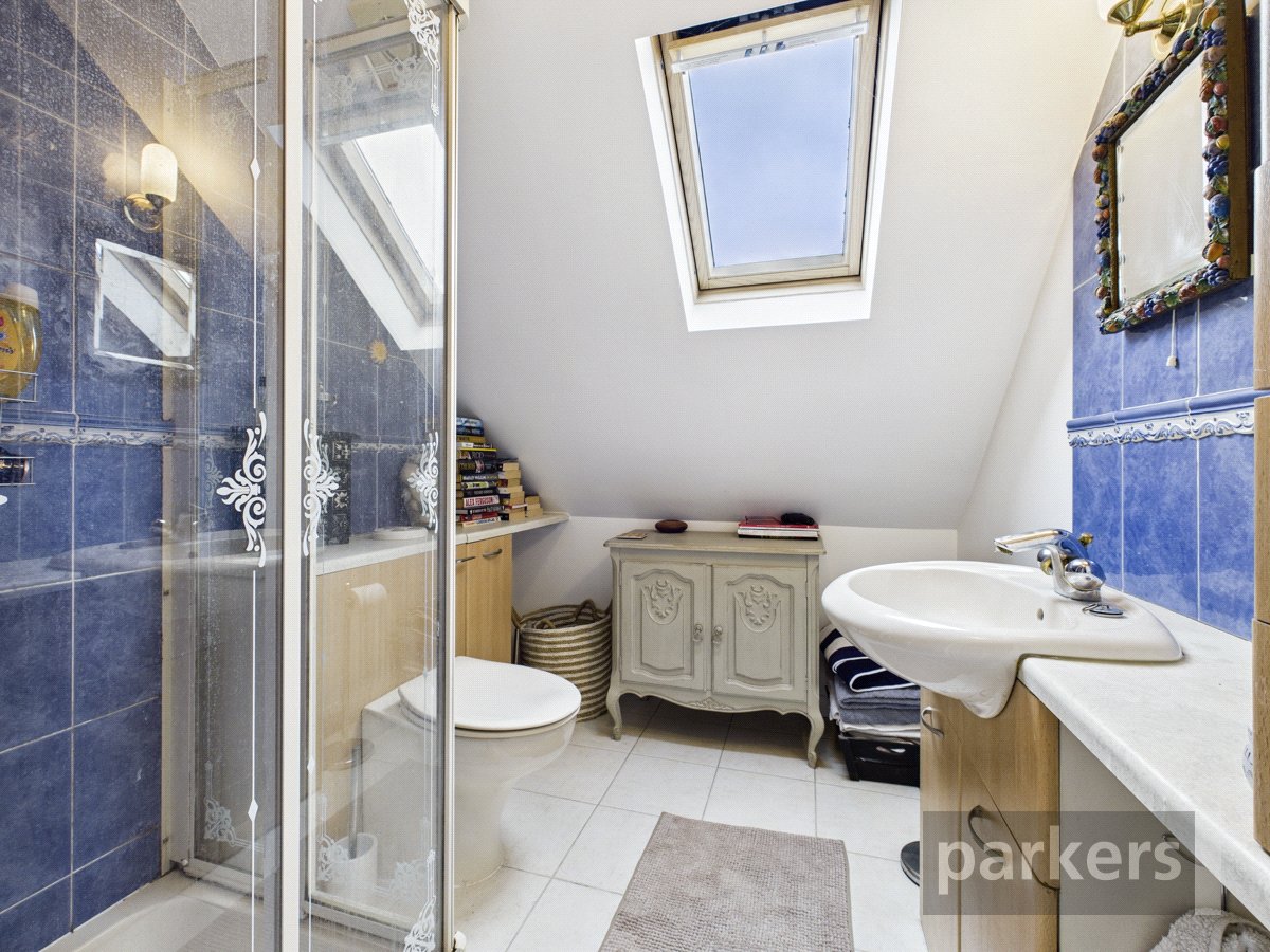 4 bedroom House for sale in North Leigh, Witney, Oxfordshire