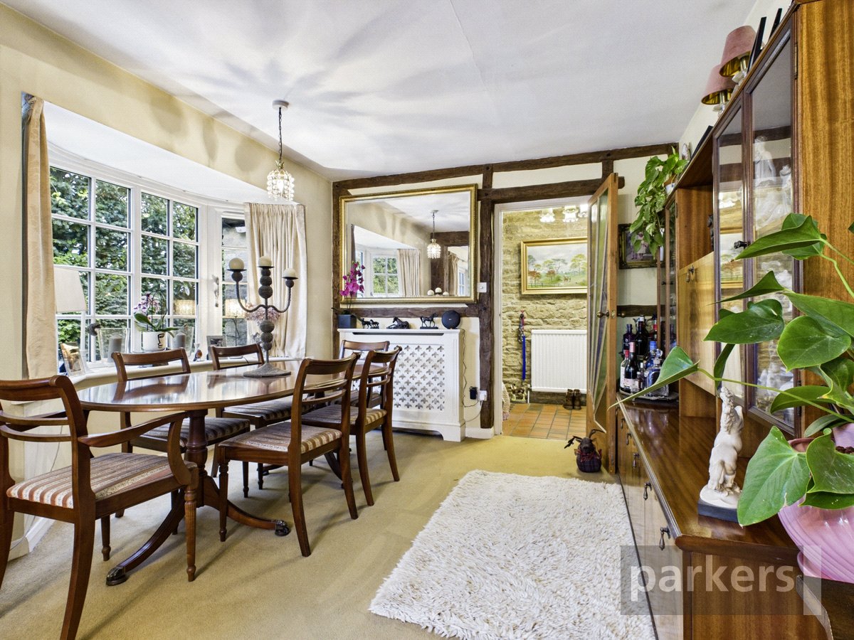 4 bedroom House for sale in North Leigh, Witney, Oxfordshire