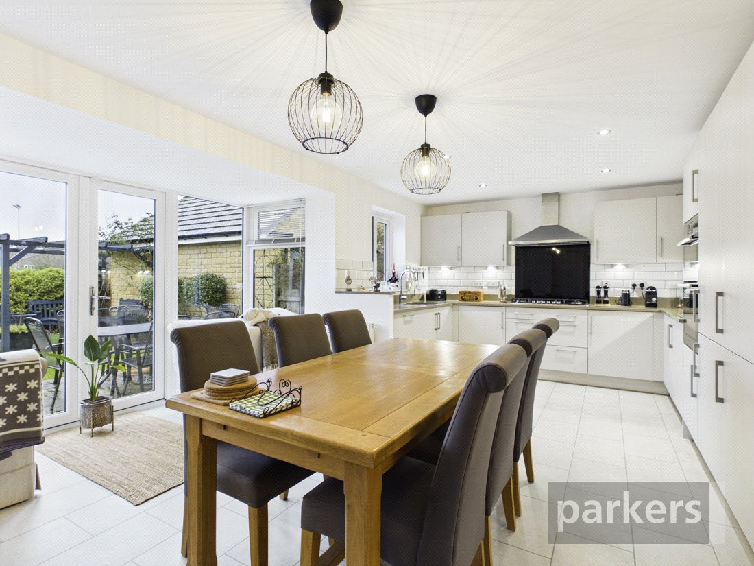 4 bedroom House for sale in Carterton, Oxfordshire