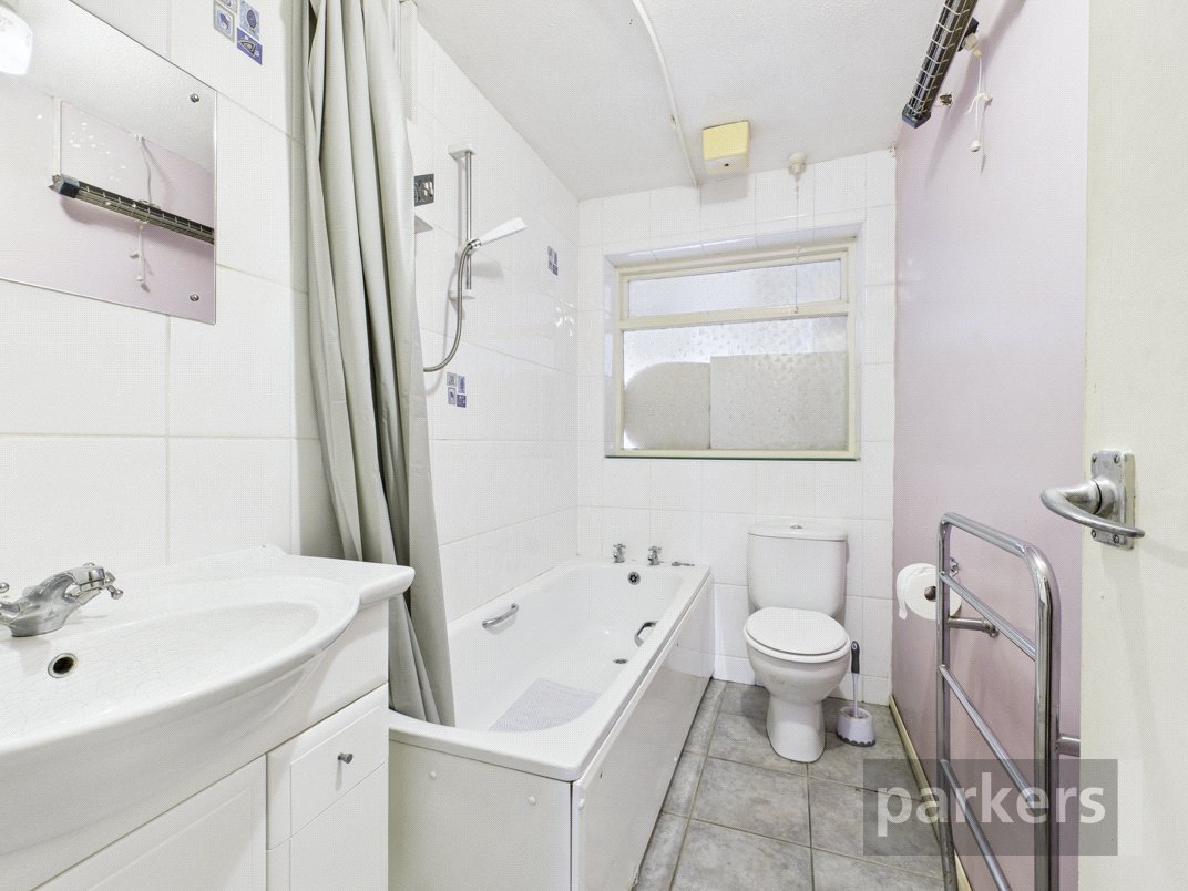 3 bedroom Bungalow for sale in Carterton, Oxfordshire