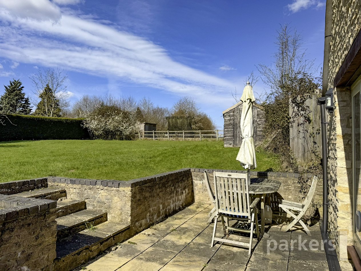 3 bedroom Bungalow for sale in Shipton-Under-Wychwood, Oxfordshire