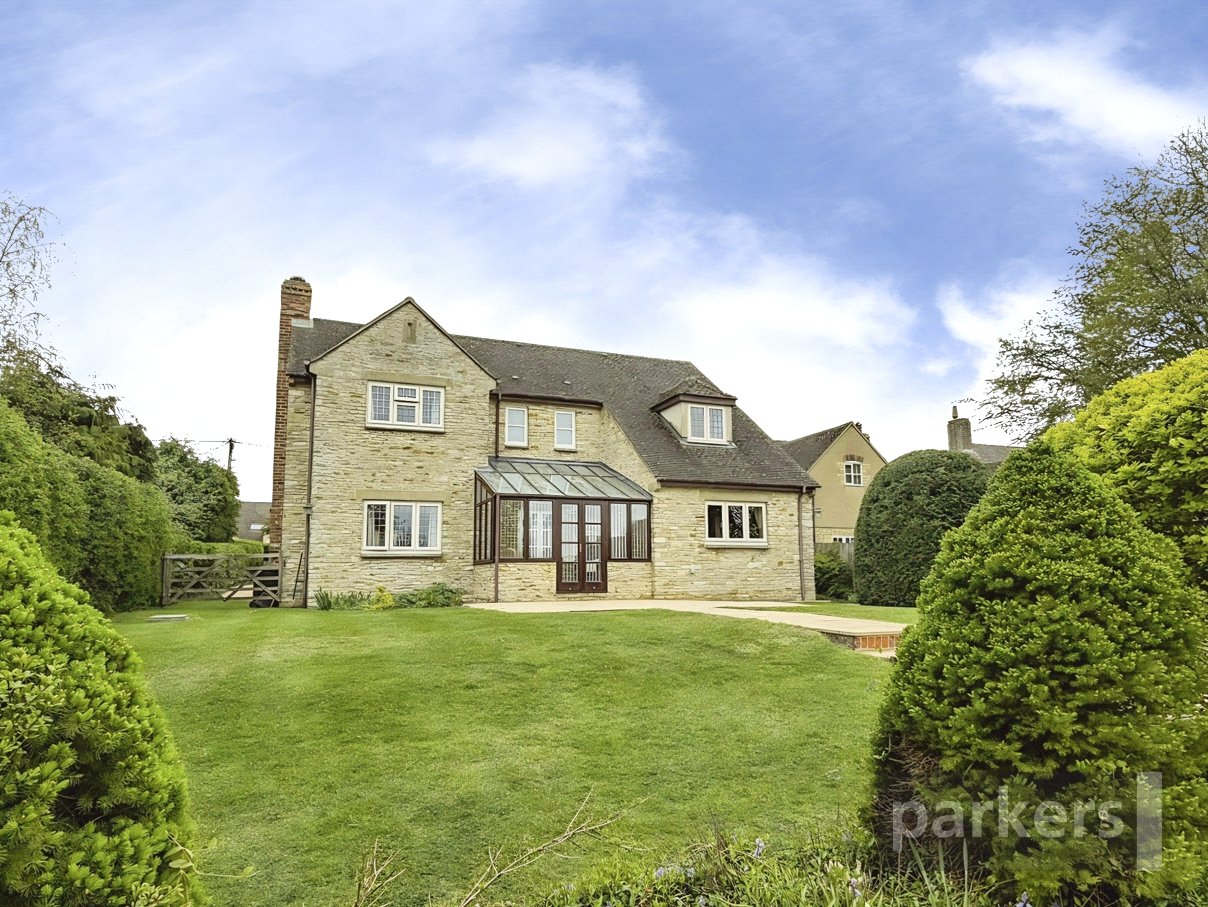 4 bedroom House for sale in North Leigh, Witney, Oxfordshire