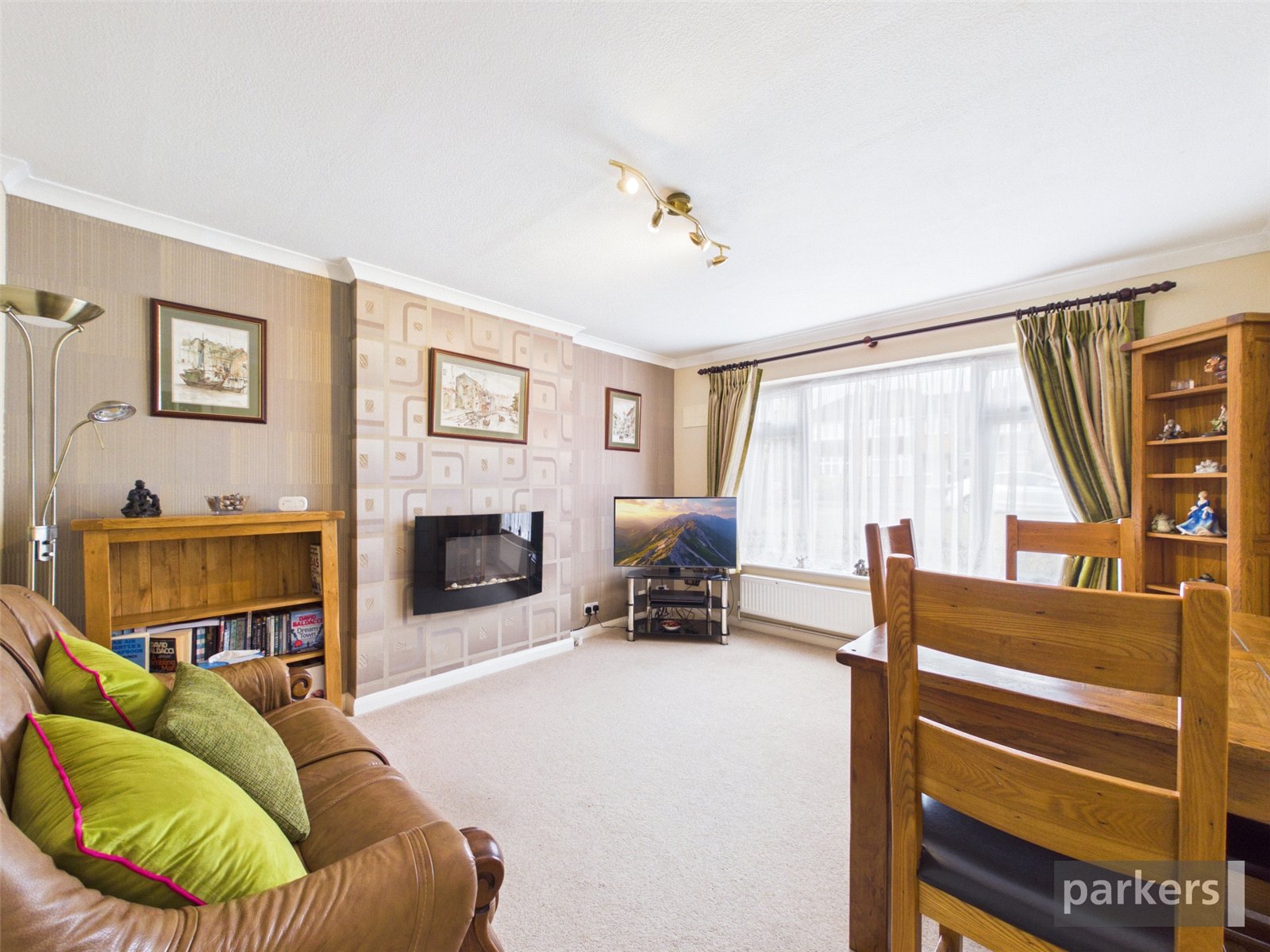 4 bedroom House for sale in Woodley, Reading, Berkshire