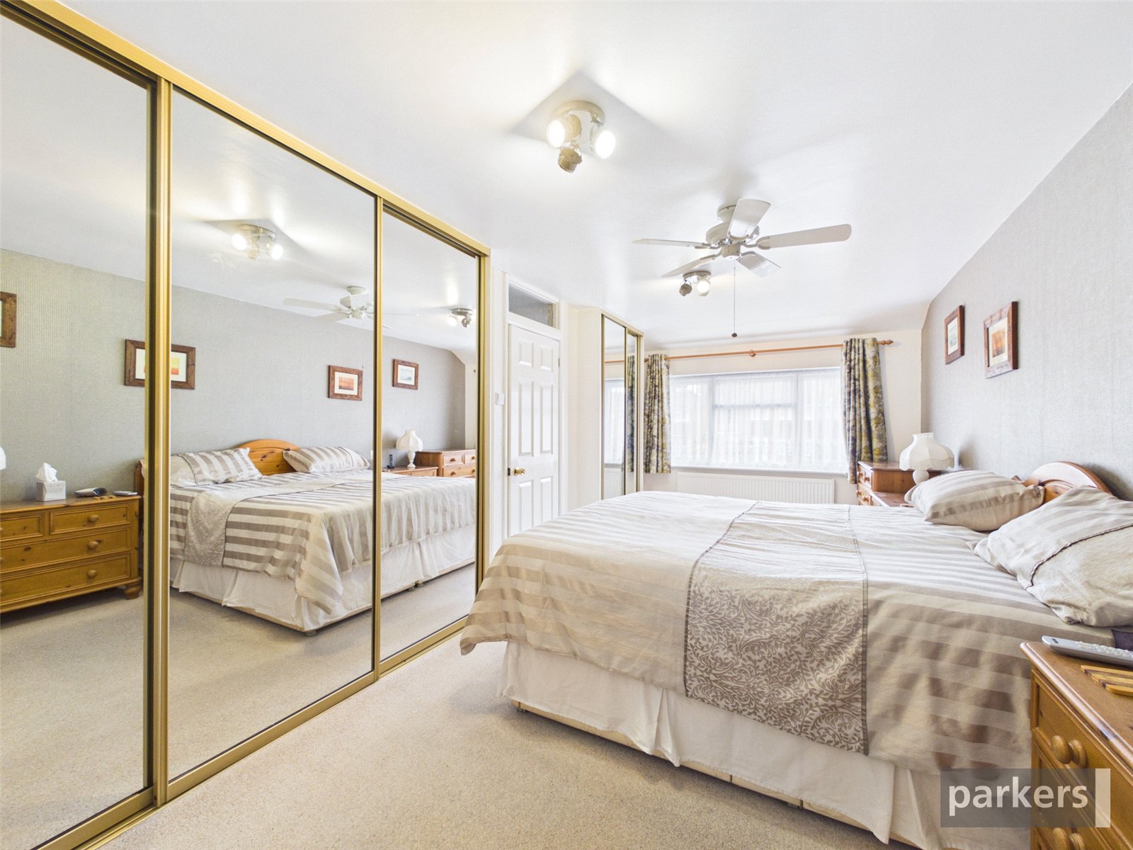 4 bedroom House for sale in Woodley, Reading, Berkshire