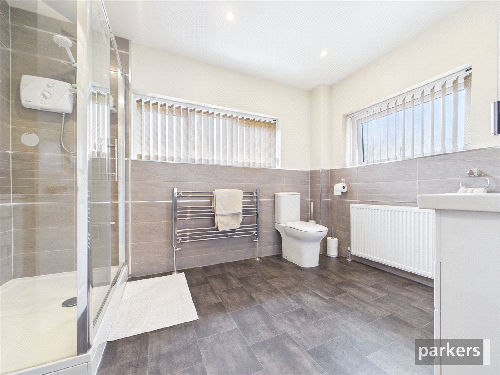 4 bedroom House for sale in Woodley, Reading, Berkshire