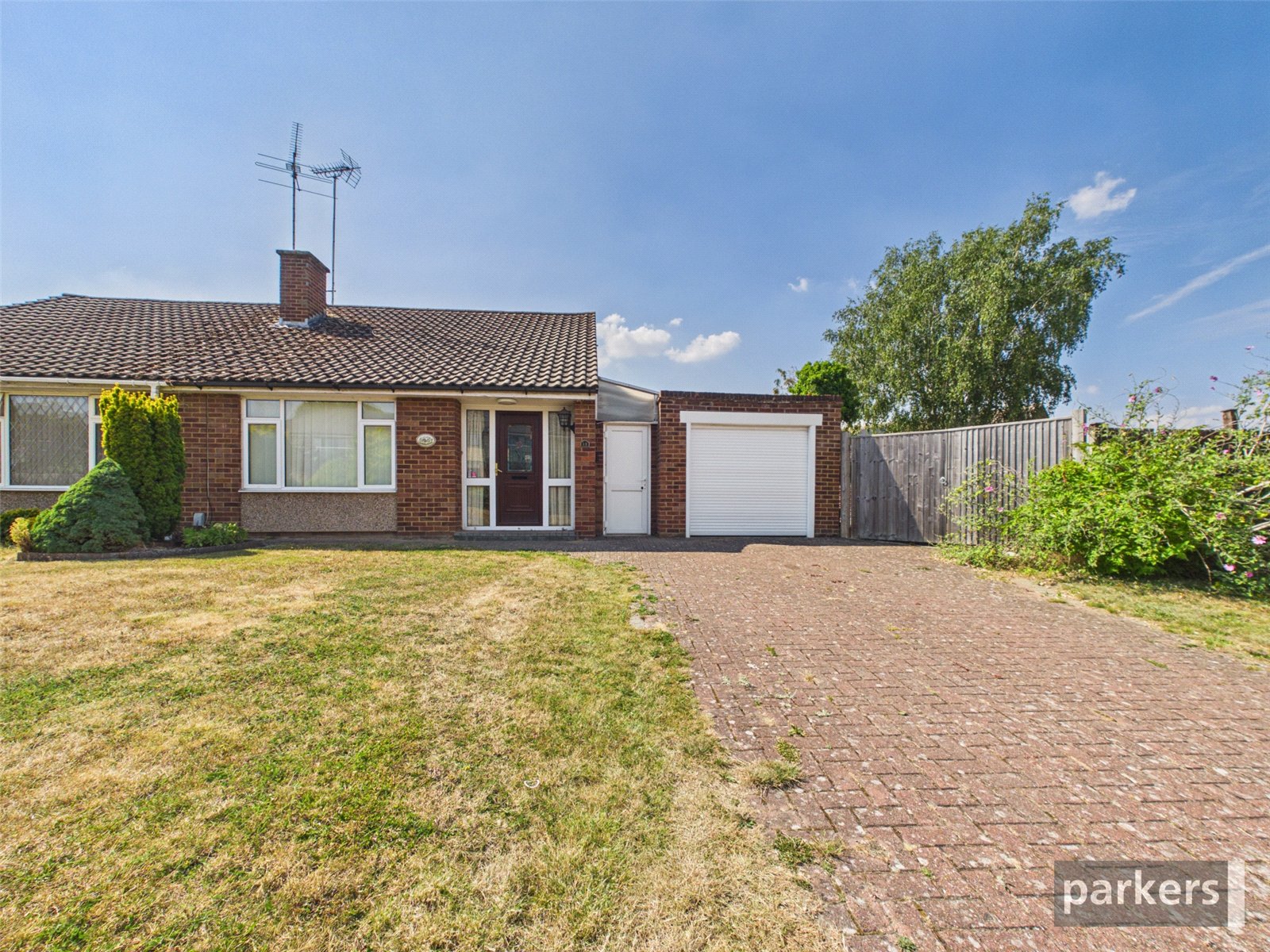 2 bedroom Bungalow for sale in Woodley, Reading, Berkshire