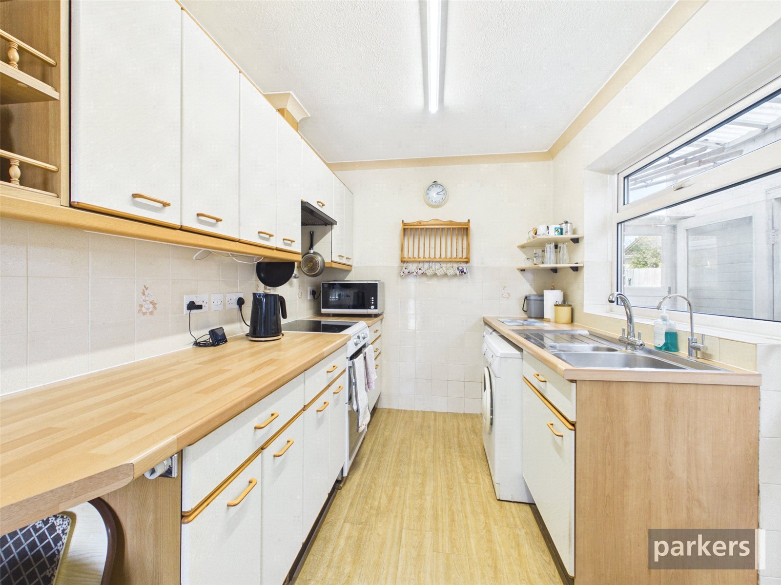 2 bedroom Bungalow for sale in Woodley, Reading, Berkshire