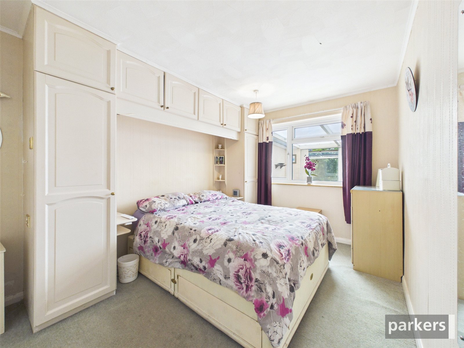 2 bedroom Bungalow for sale in Woodley, Reading, Berkshire