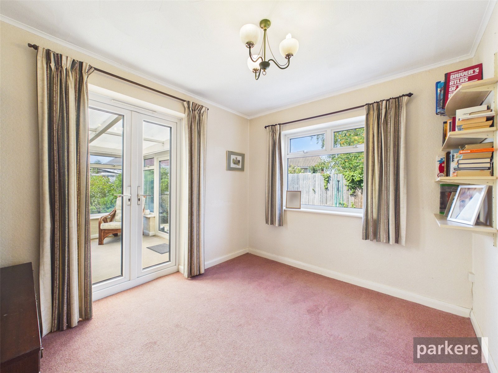 2 bedroom Bungalow for sale in Woodley, Reading, Berkshire