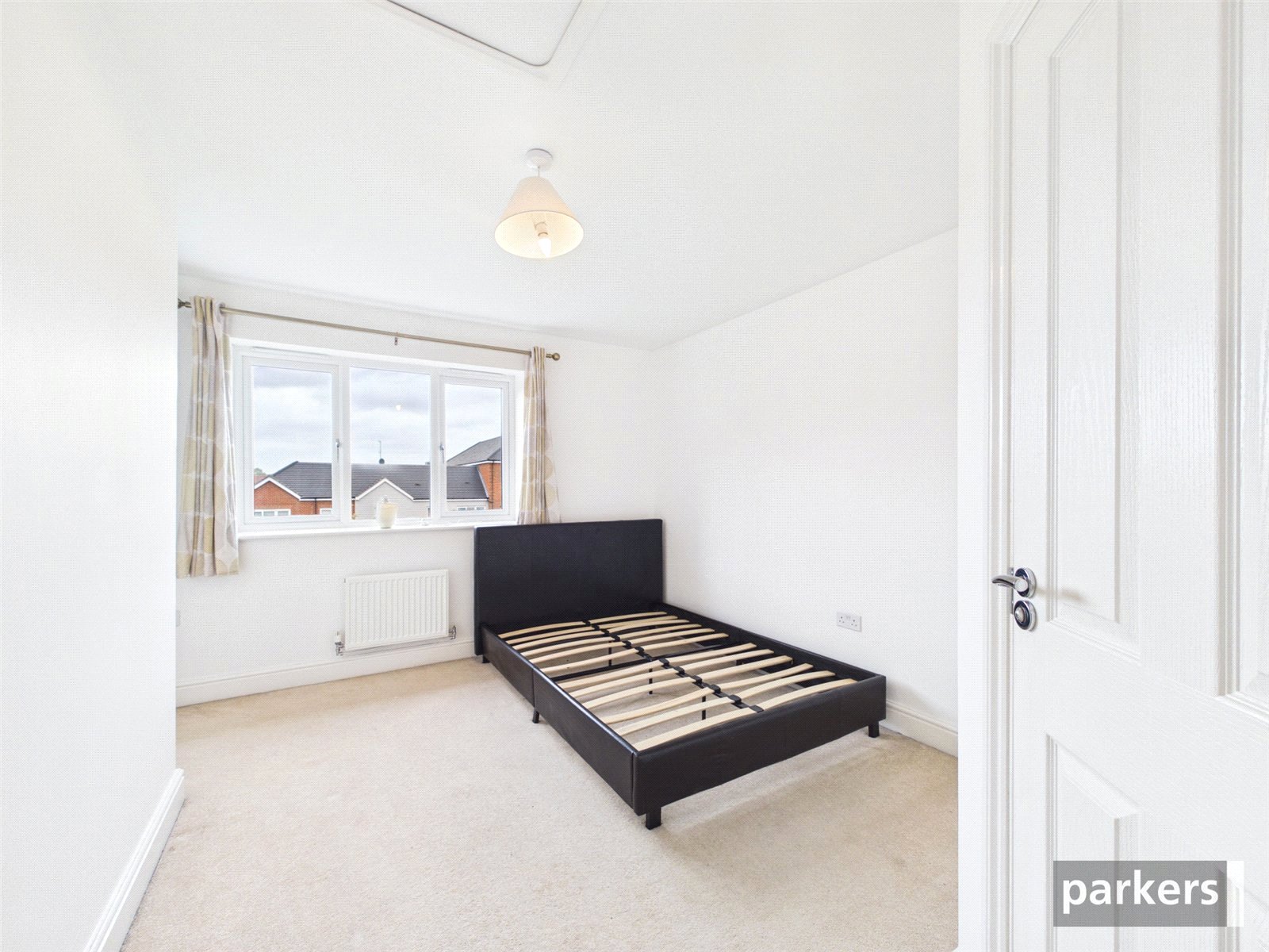4 bedroom House to let in Woodley, Reading, Berkshire