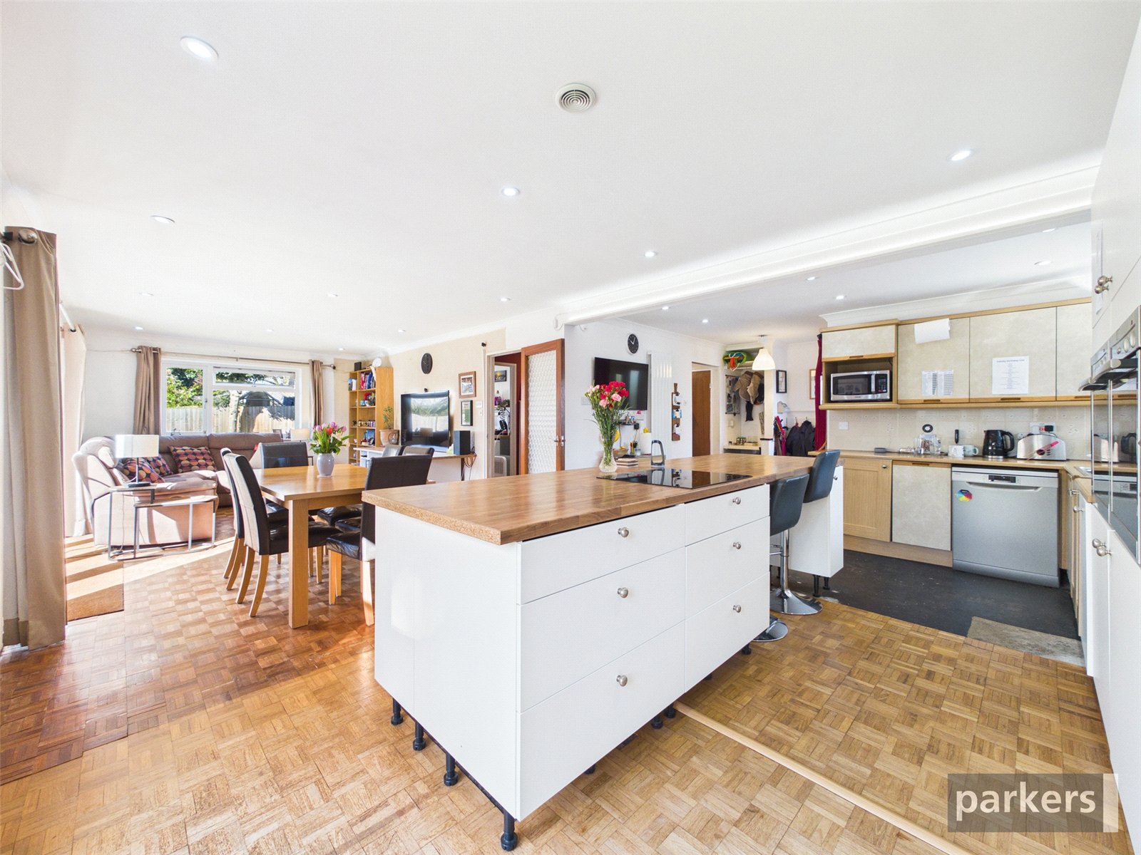 4 bedroom Bungalow for sale in Woodley, Reading