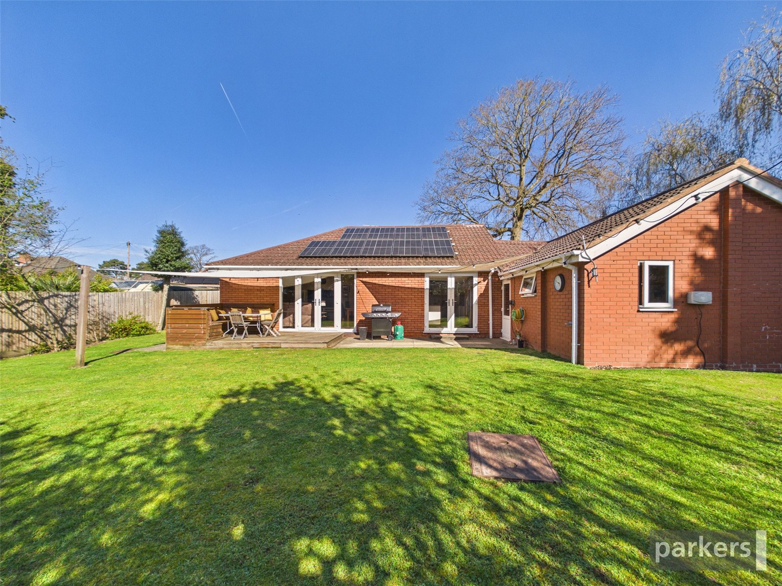4 bedroom Bungalow for sale in Woodley, Reading