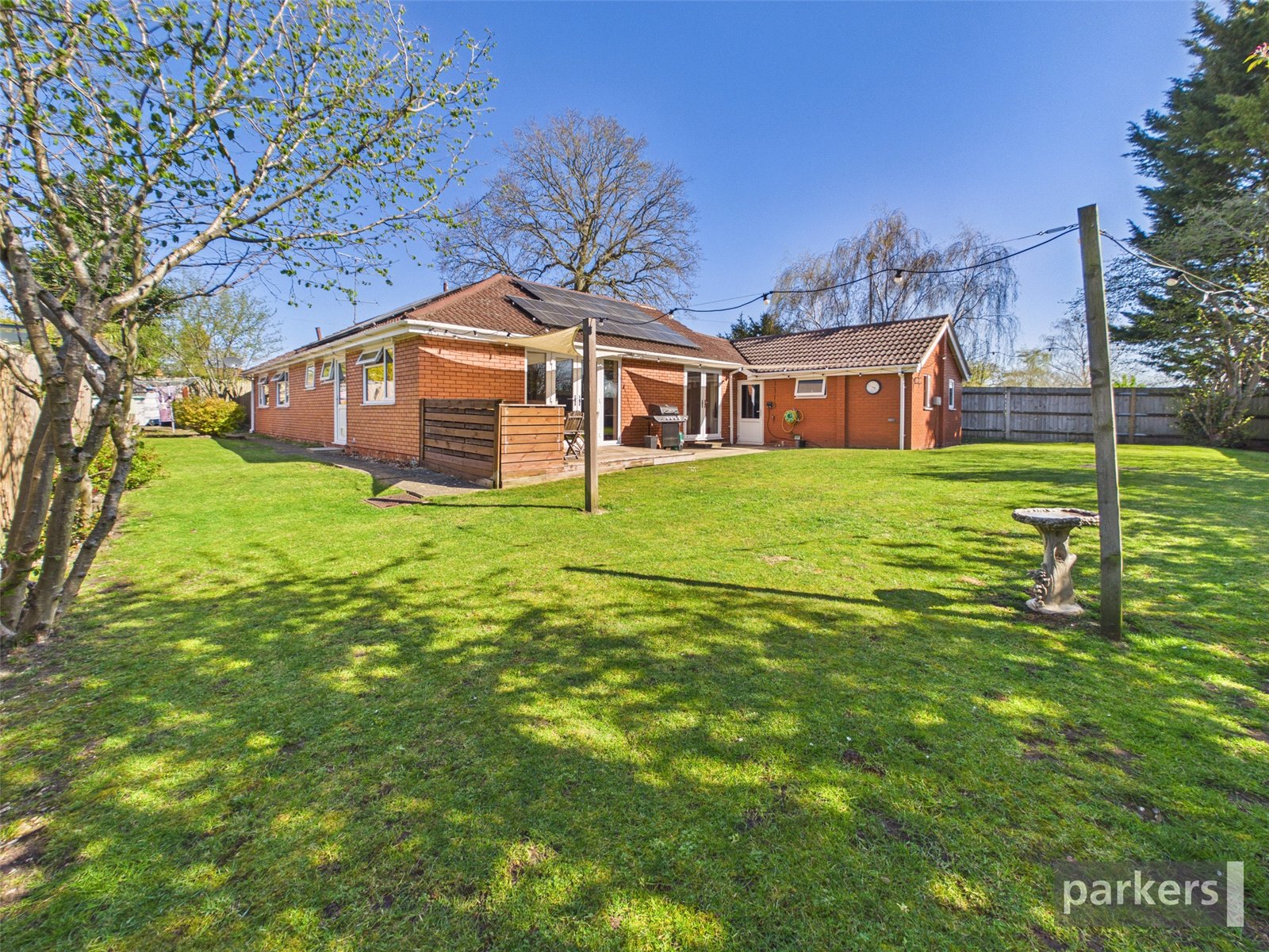 4 bedroom Bungalow for sale in Woodley, Reading