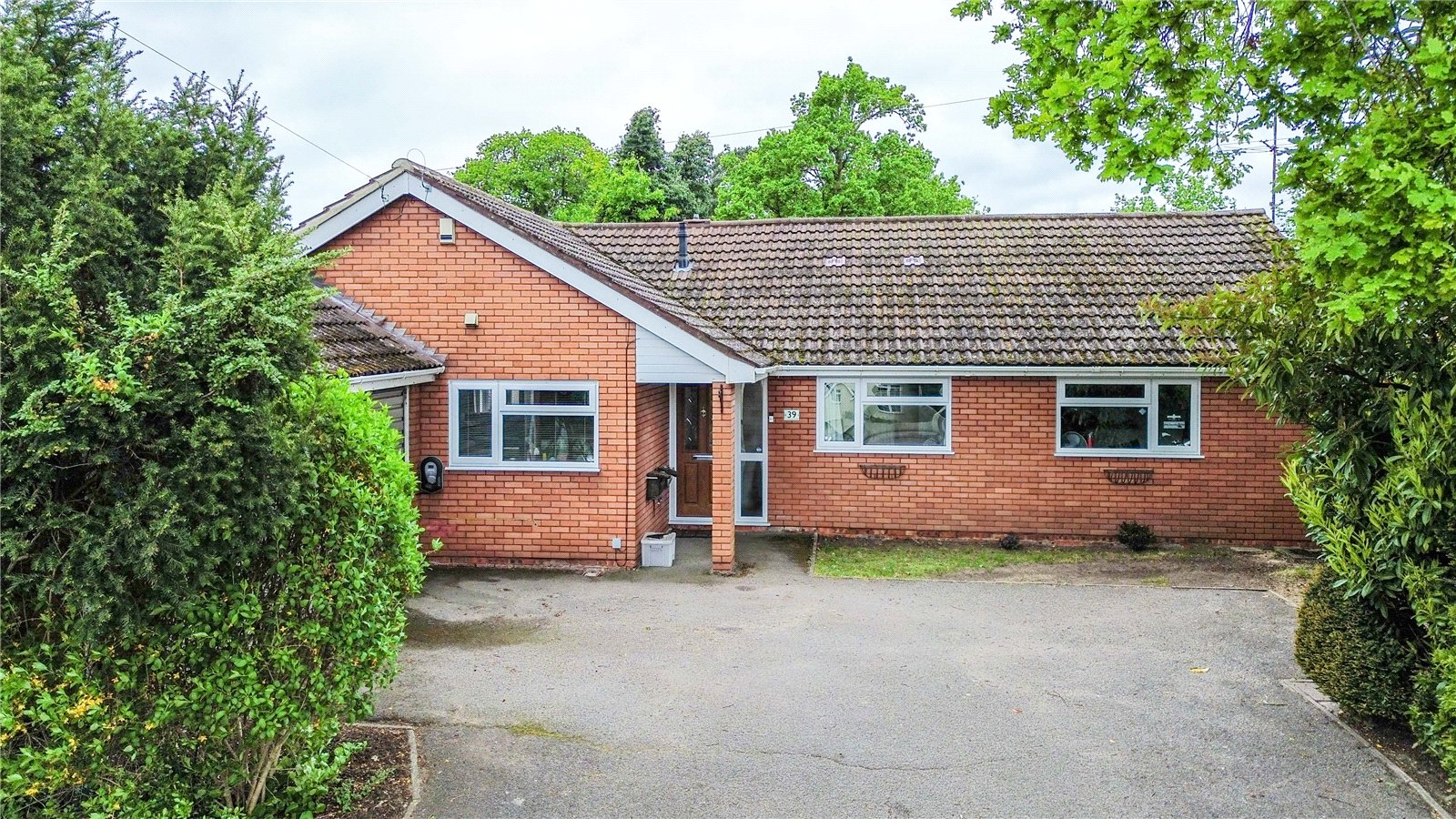 4 bedroom Bungalow for sale in Woodley, Reading