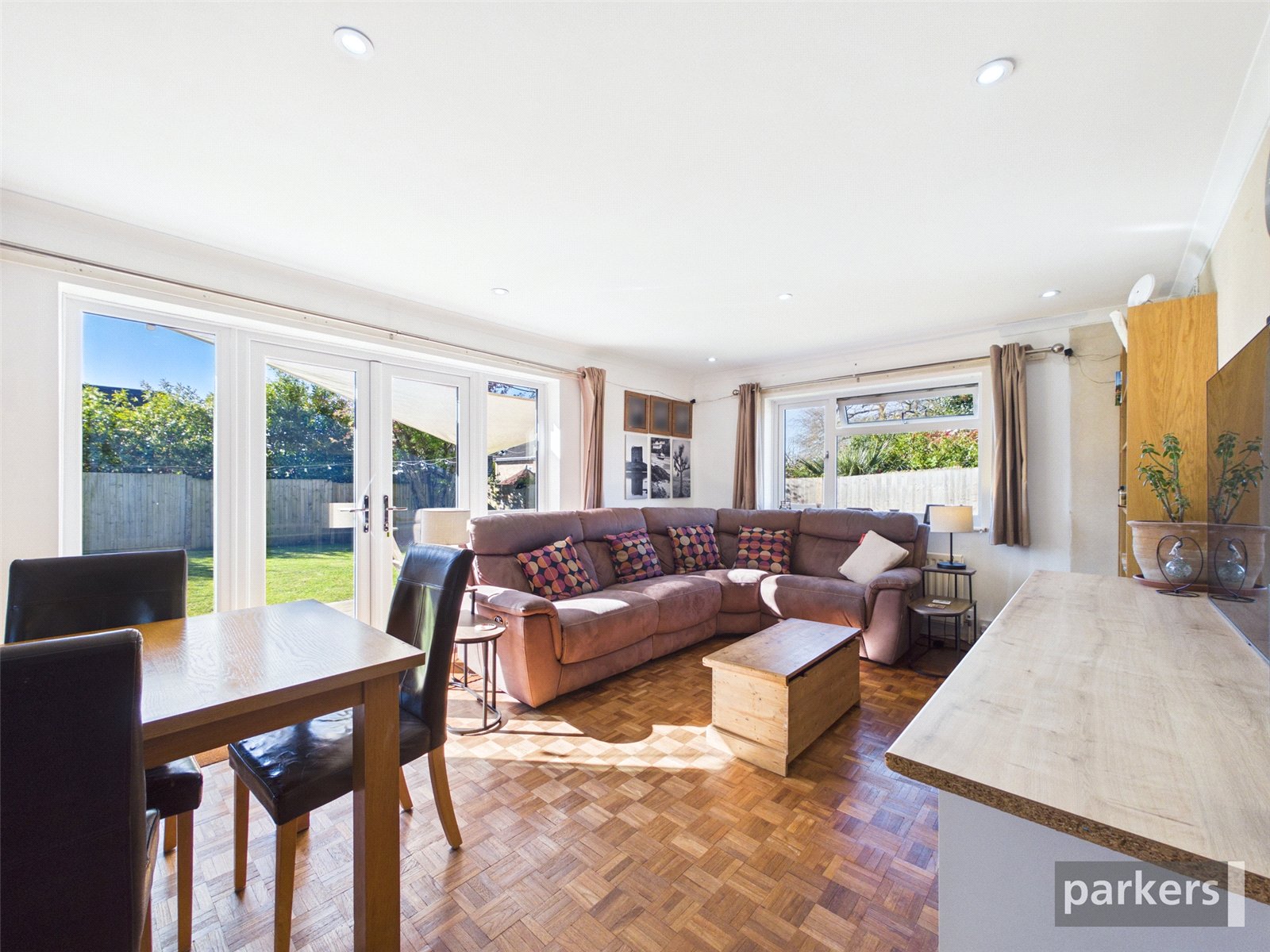 4 bedroom Bungalow for sale in Woodley, Reading