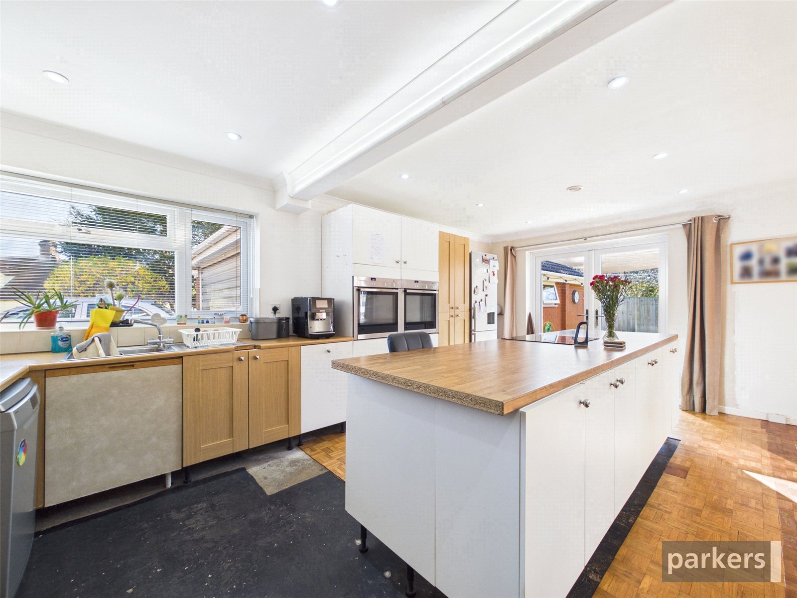 4 bedroom Bungalow for sale in Woodley, Reading