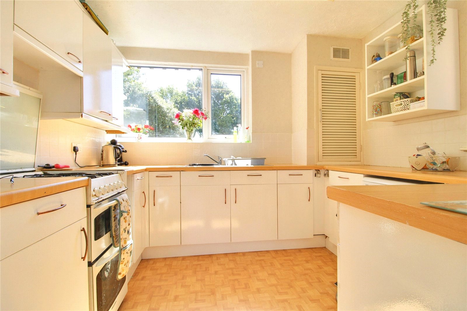 2 bedroom Flat for sale in Woodley, Reading, Berkshire