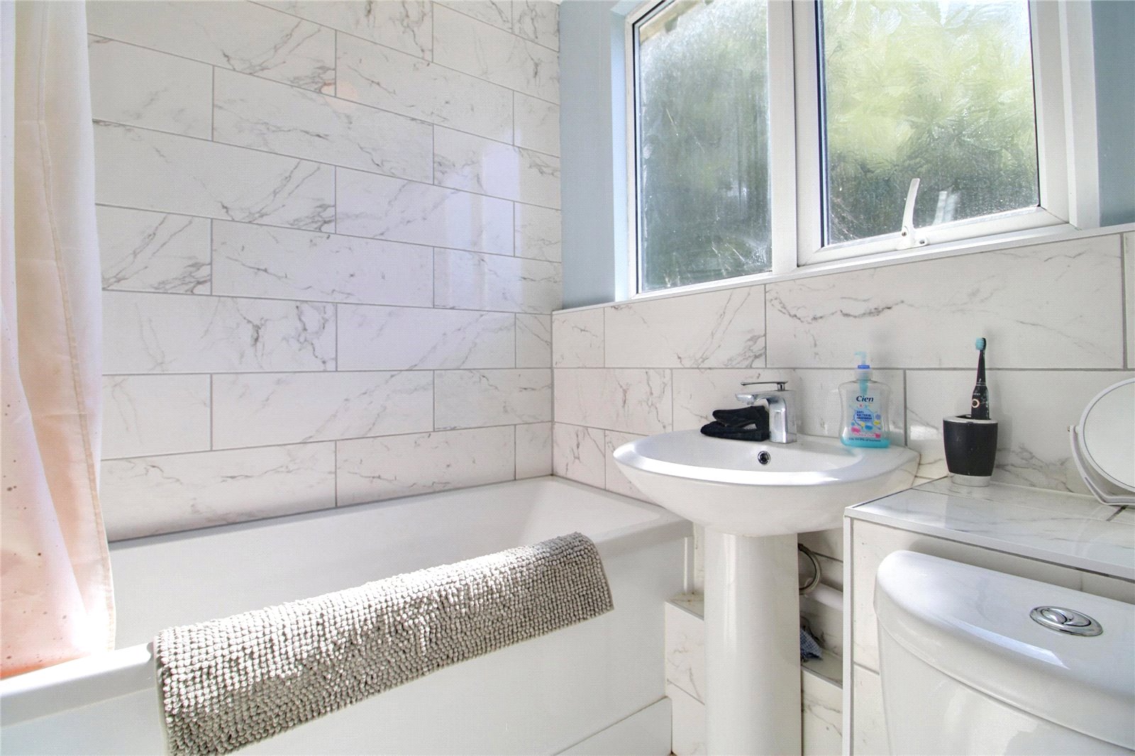 2 bedroom Flat for sale in Woodley, Reading, Berkshire