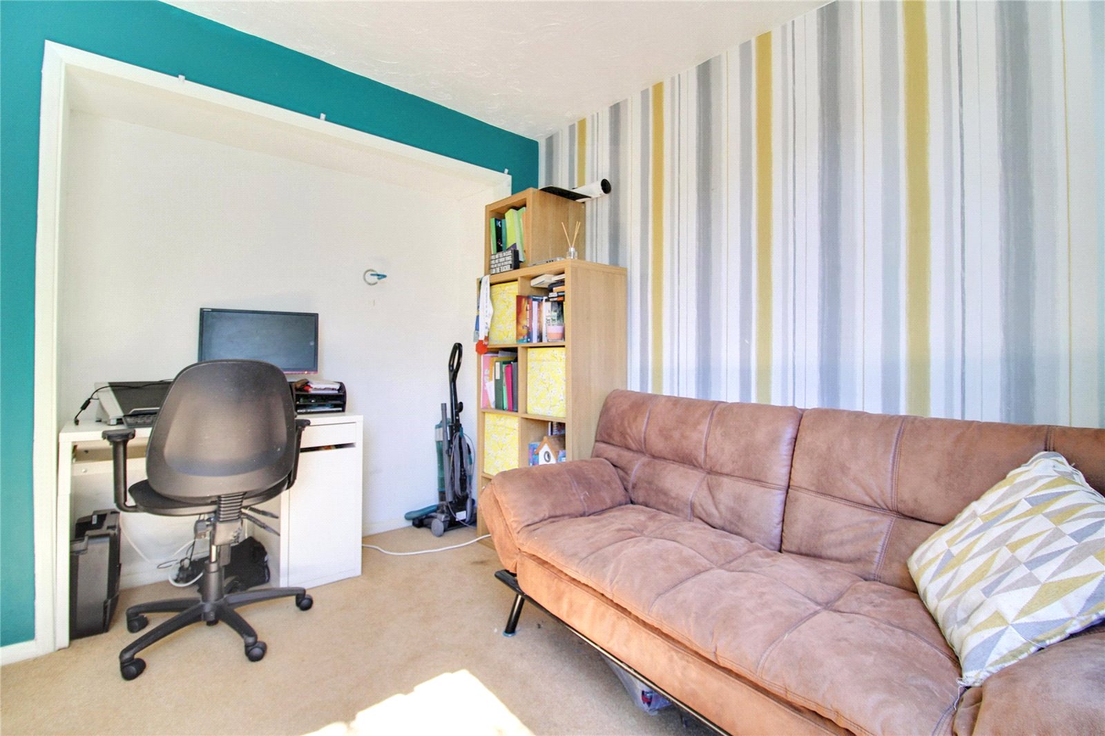 2 bedroom Flat for sale in Woodley, Reading, Berkshire