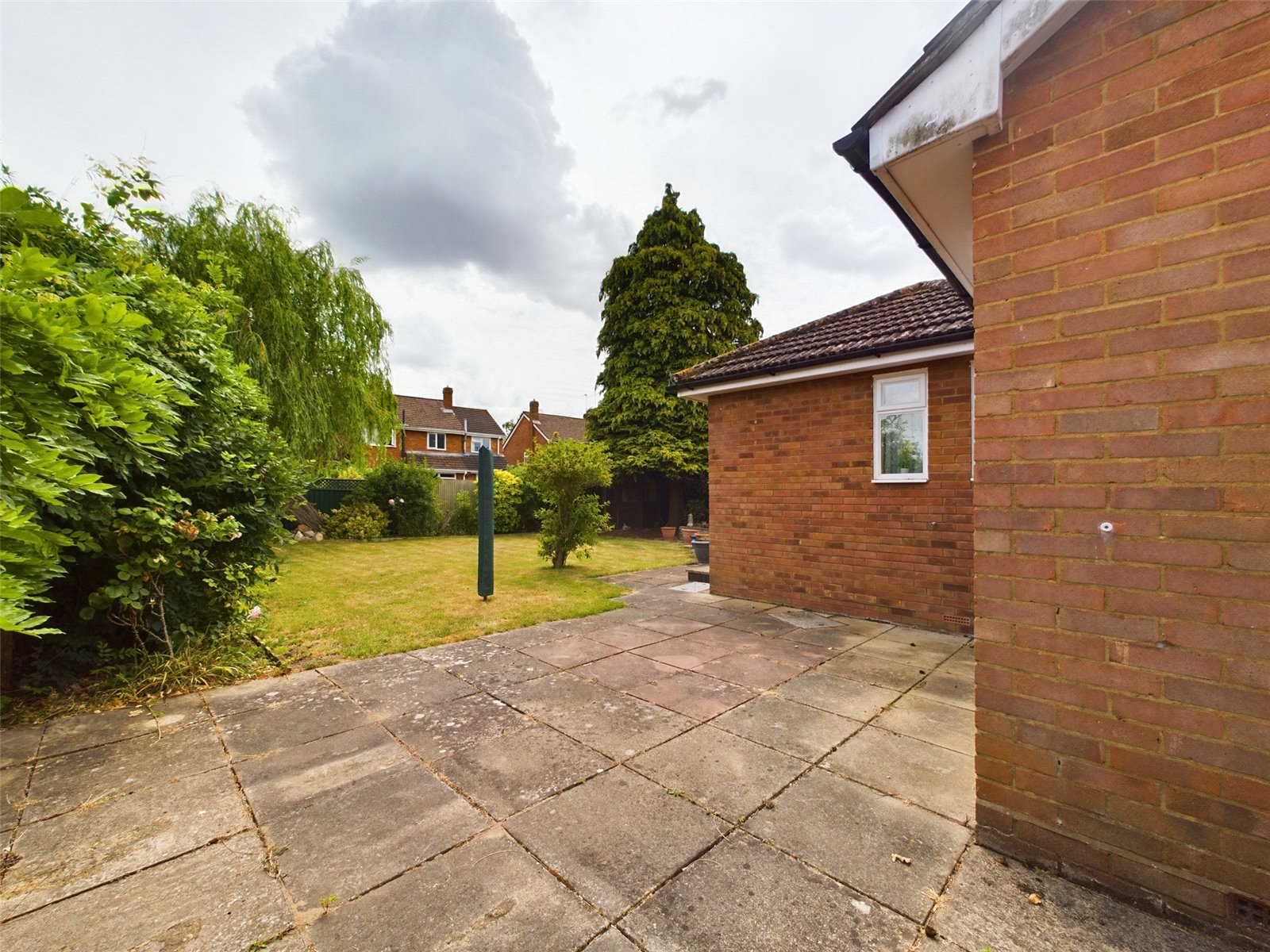 2 bedroom Bungalow for sale in Woodley, Reading, Berkshire