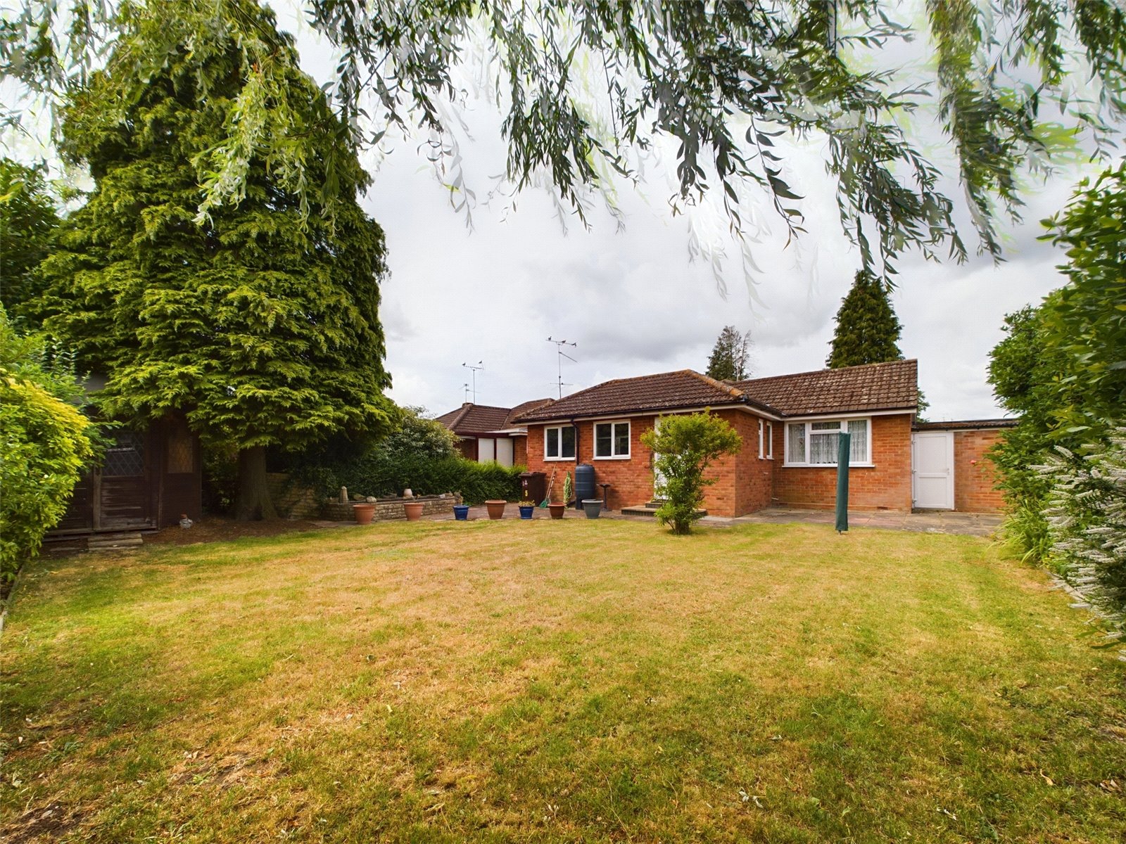 2 bedroom Bungalow for sale in Woodley, Reading, Berkshire