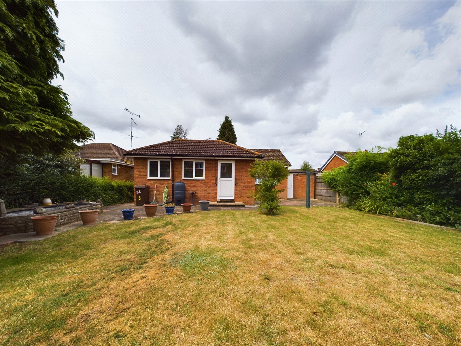 2 bedroom Bungalow for sale in Woodley, Reading, Berkshire