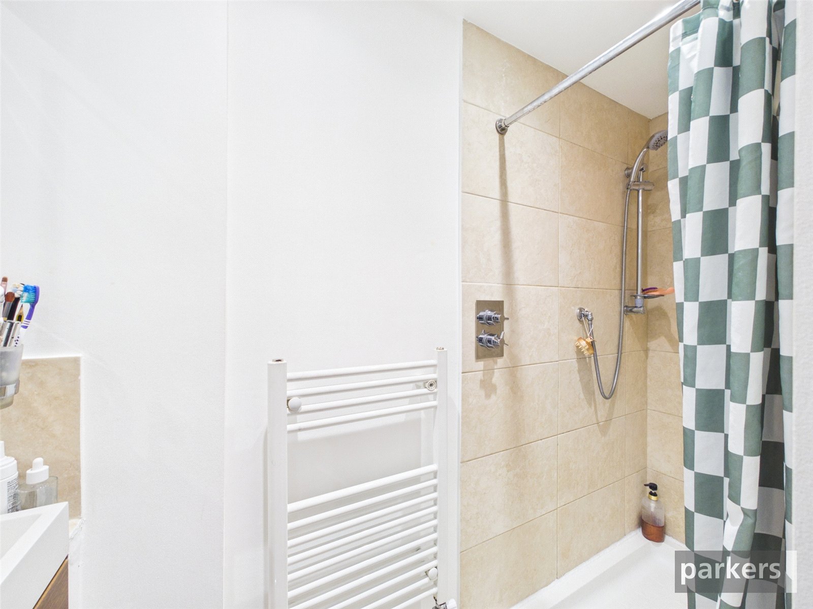 4 bedroom House for sale in Winnersh, RG41 5TG