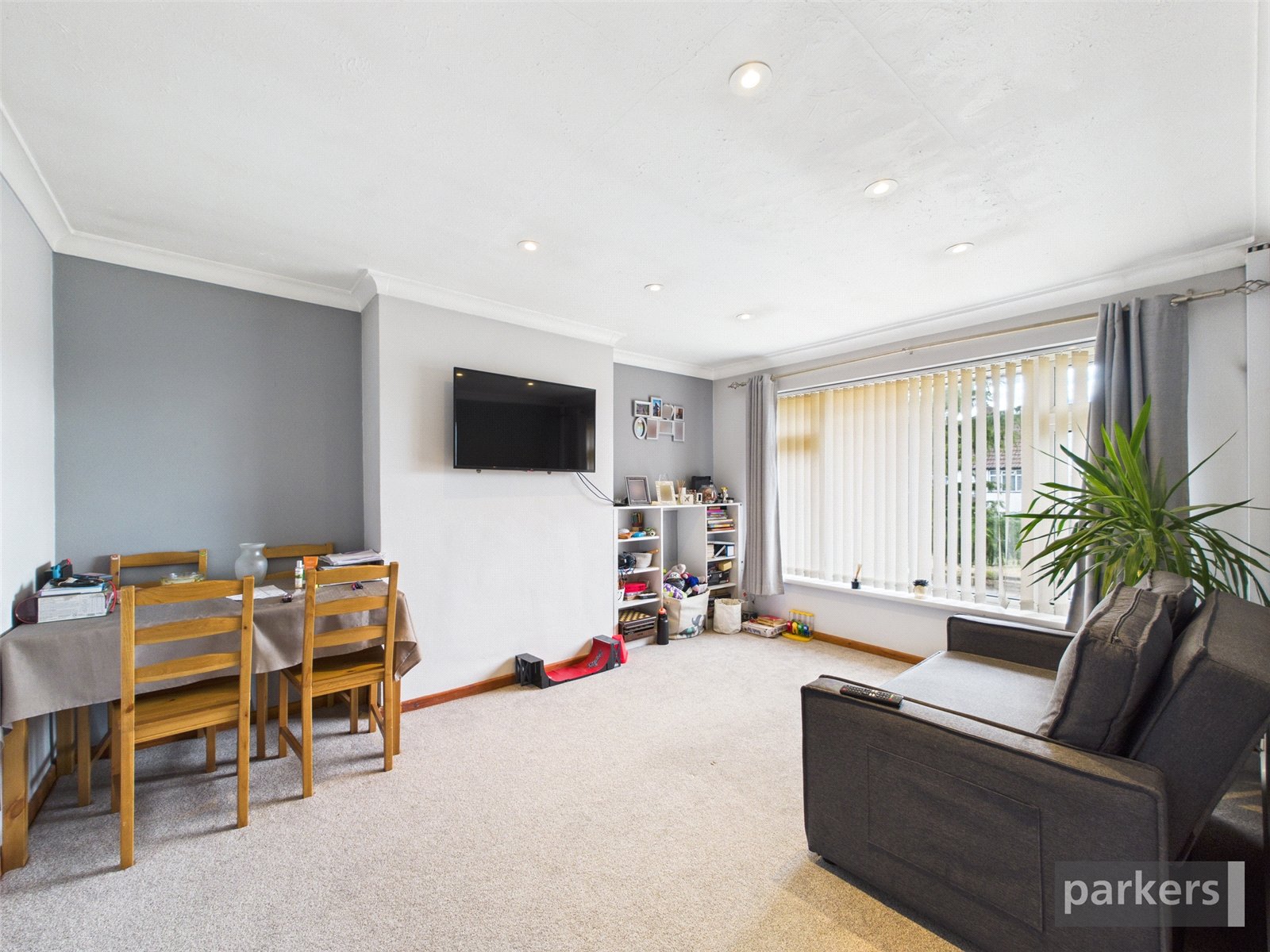 2 bedroom Flat for sale in Woodley, Reading, Berkshire