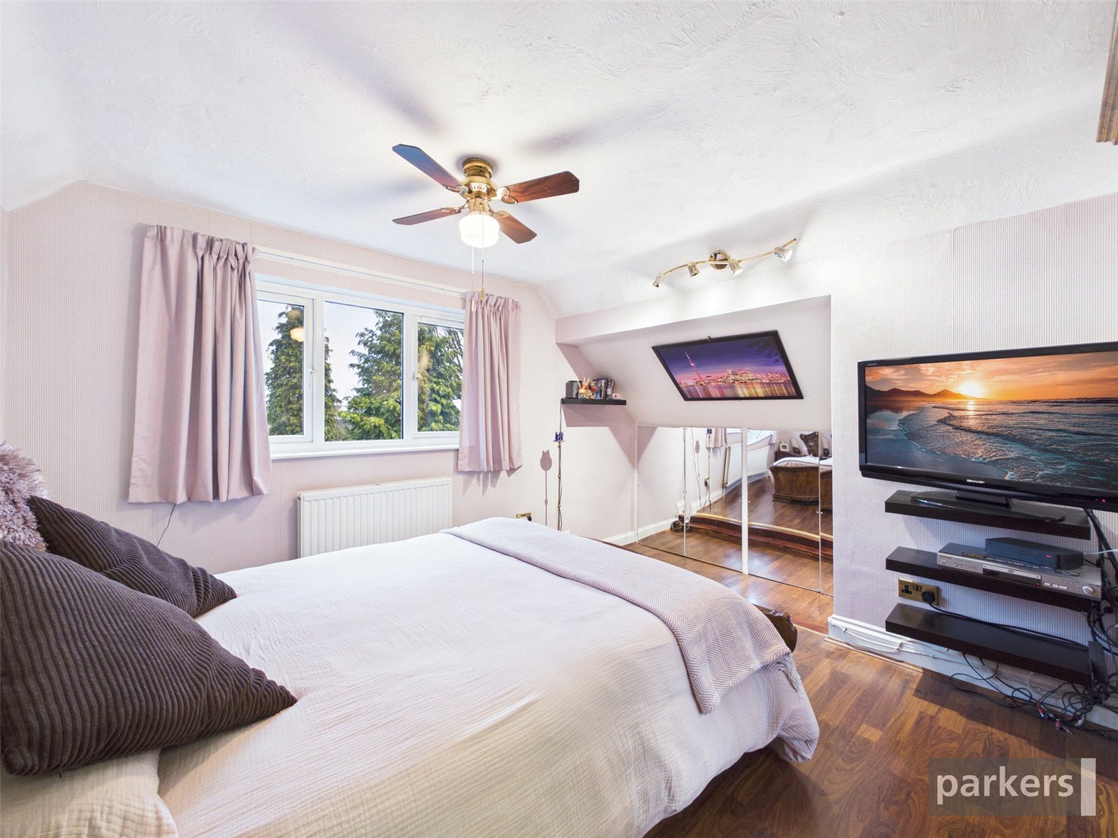 4 bedroom House for sale in Woodley, Reading, Berkshire