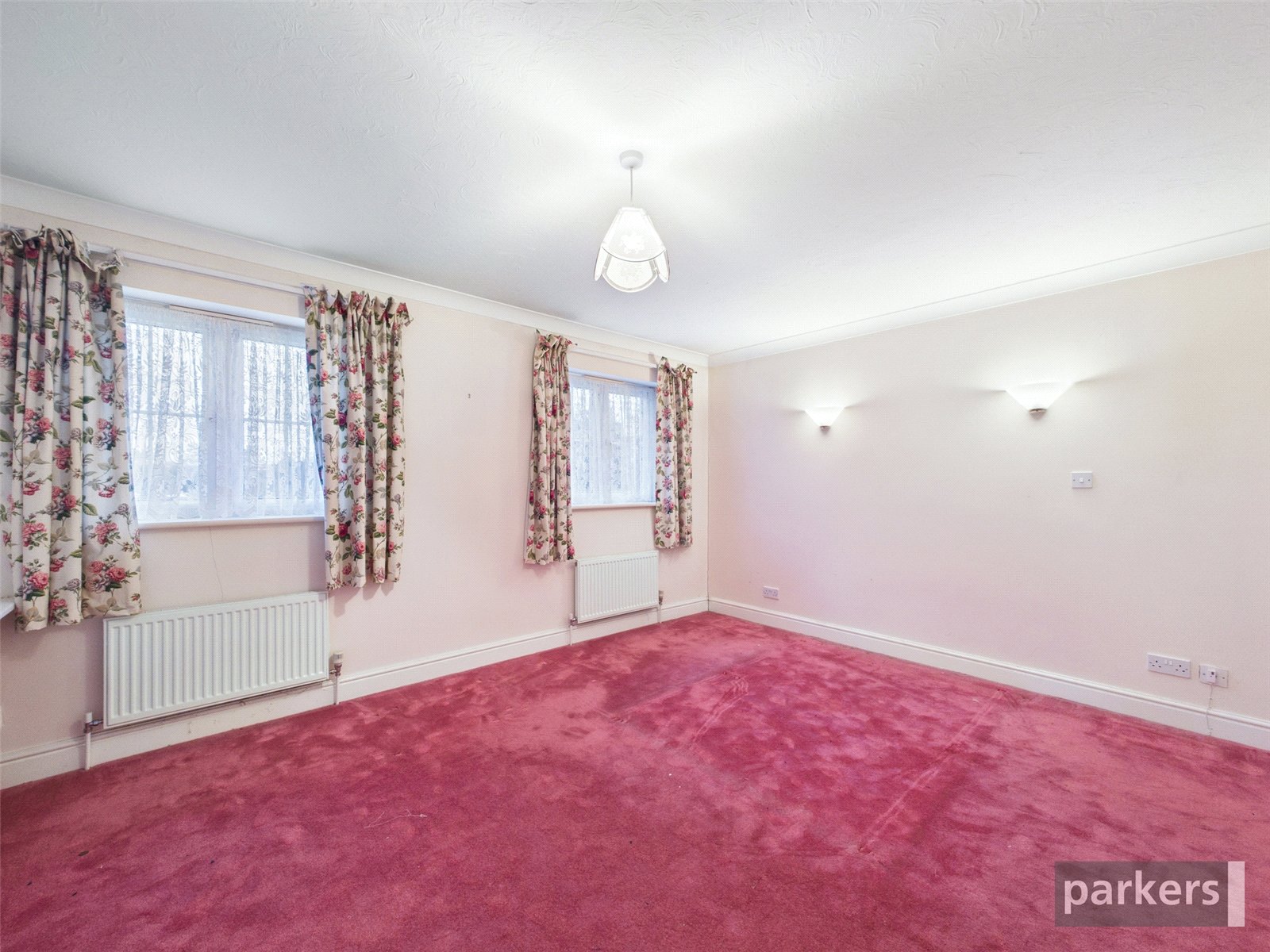 4 bedroom House for sale in Woodley, Reading, Berkshire