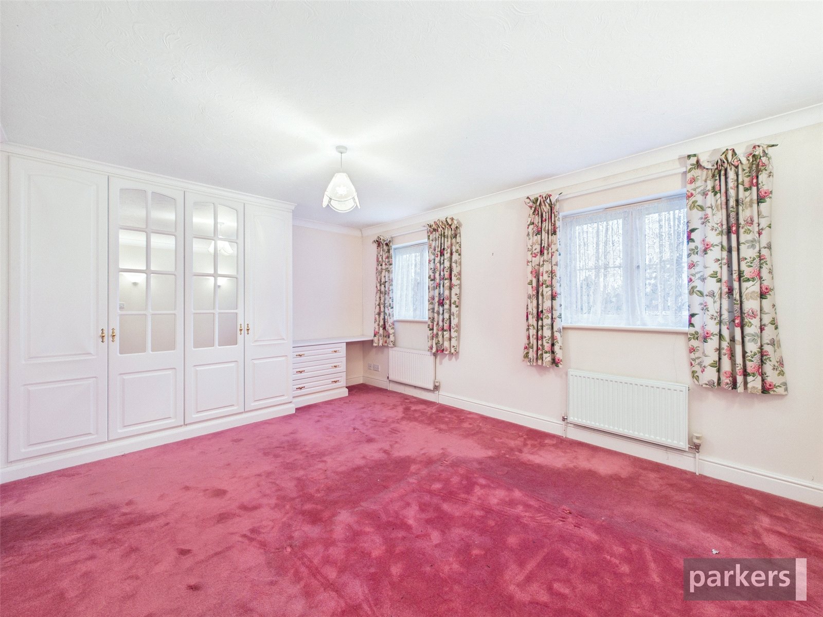 4 bedroom House for sale in Woodley, Reading, Berkshire