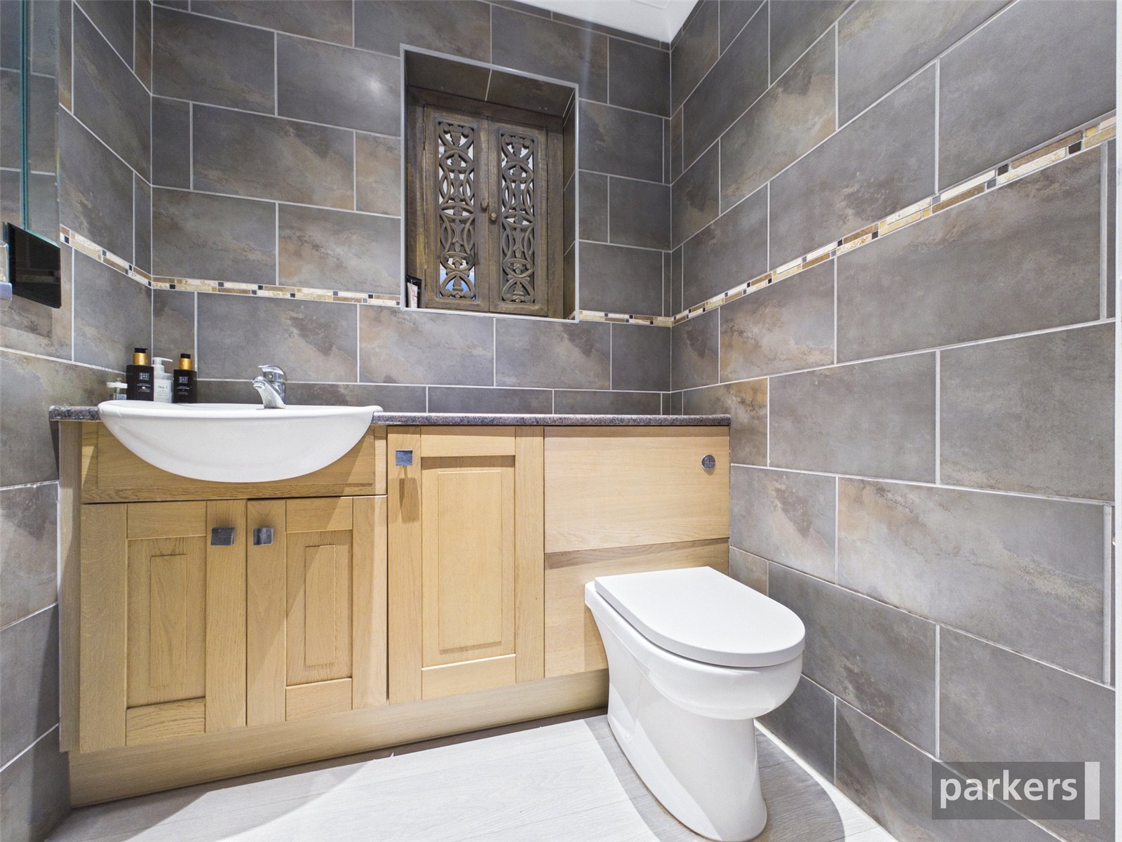 4 bedroom House for sale in Bath Road, Hare Hatch, Reading