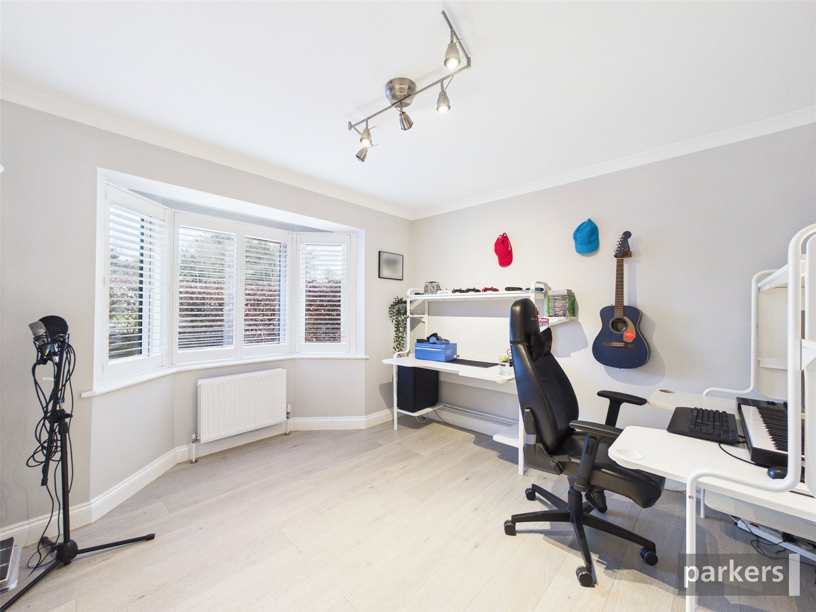 4 bedroom House for sale in Bath Road, Hare Hatch, Reading