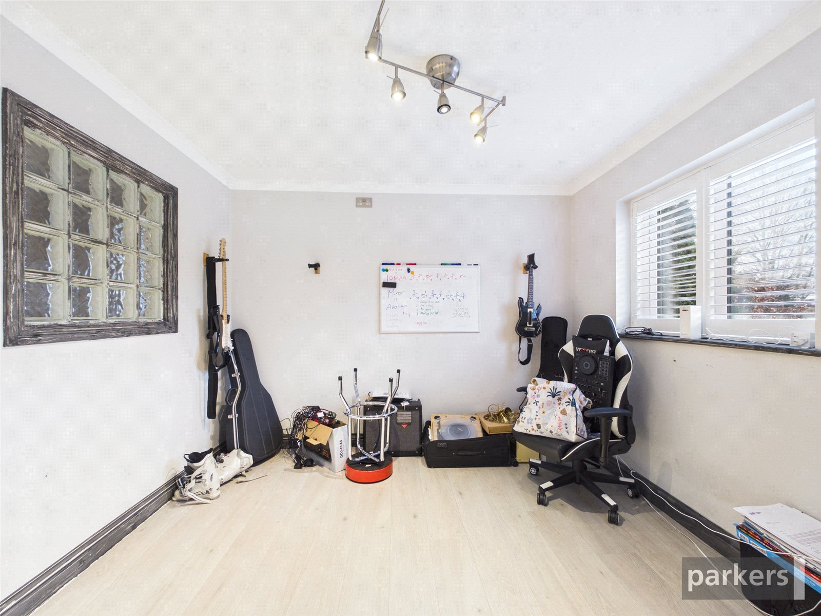 4 bedroom House for sale in Bath Road, Hare Hatch, Reading