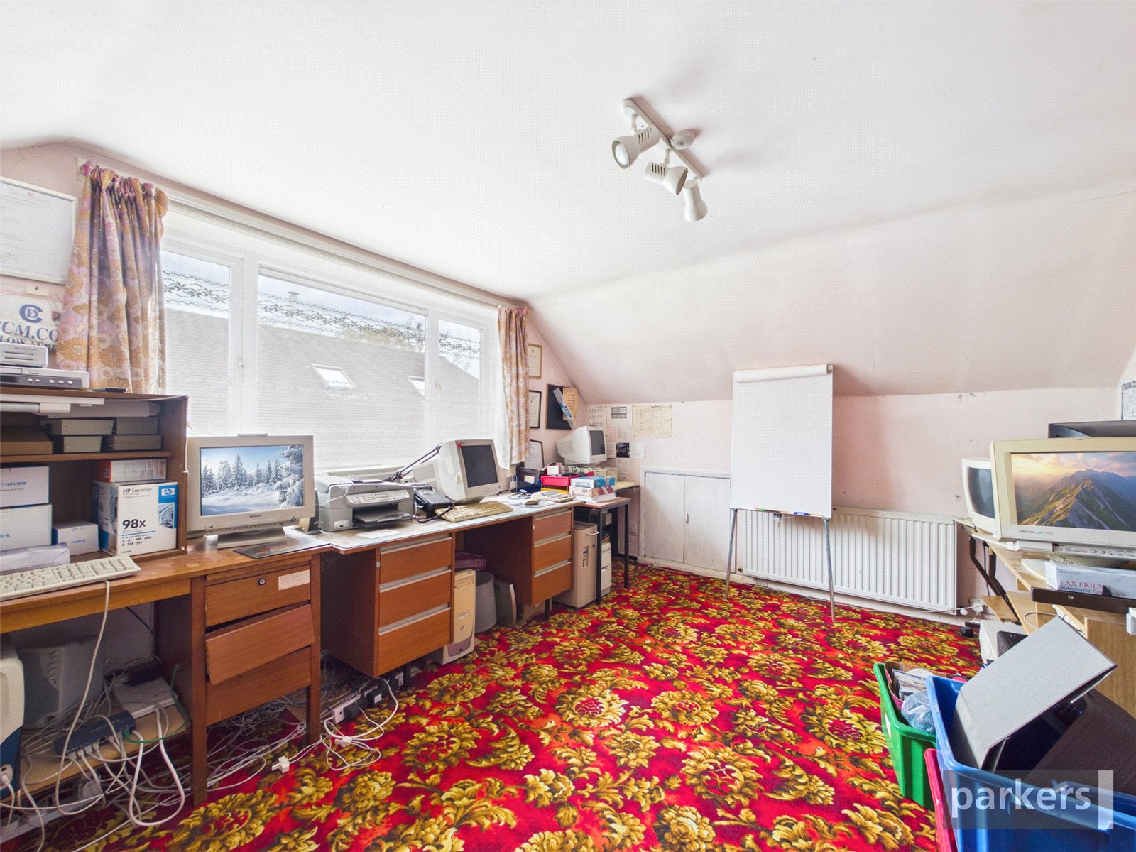 5 bedroom Bungalow for sale in Wokingham, Berkshire