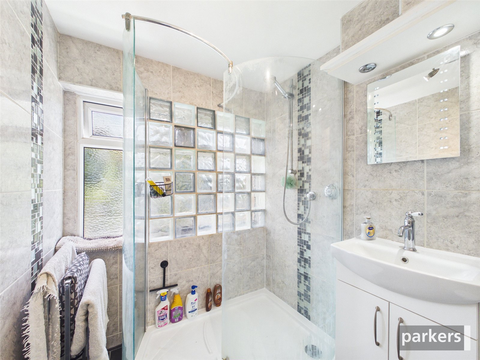 4 bedroom House for sale in Woodley, Reading, Berkshire