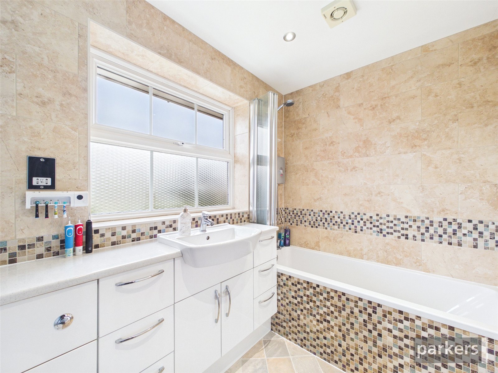 4 bedroom House for sale in Woodley, Berkshire