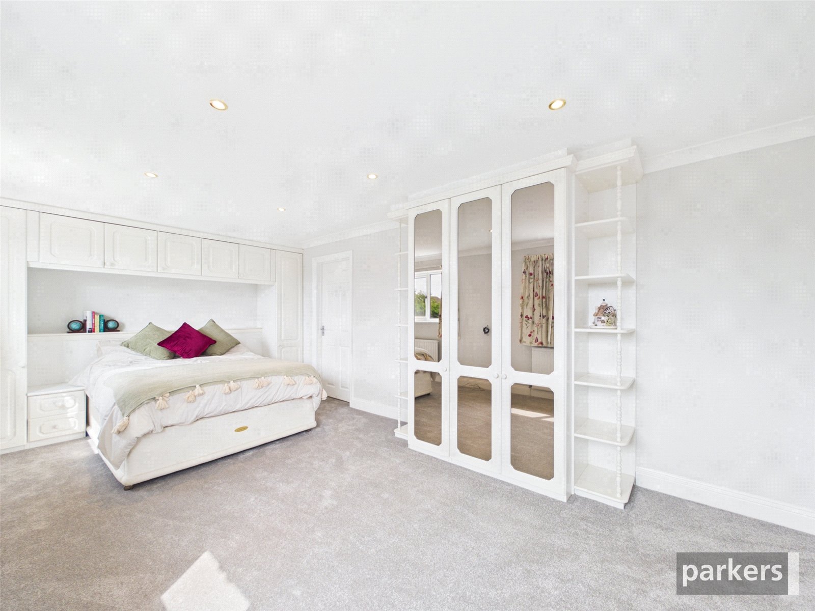 4 bedroom House for sale in Woodley, Reading, Berkshire