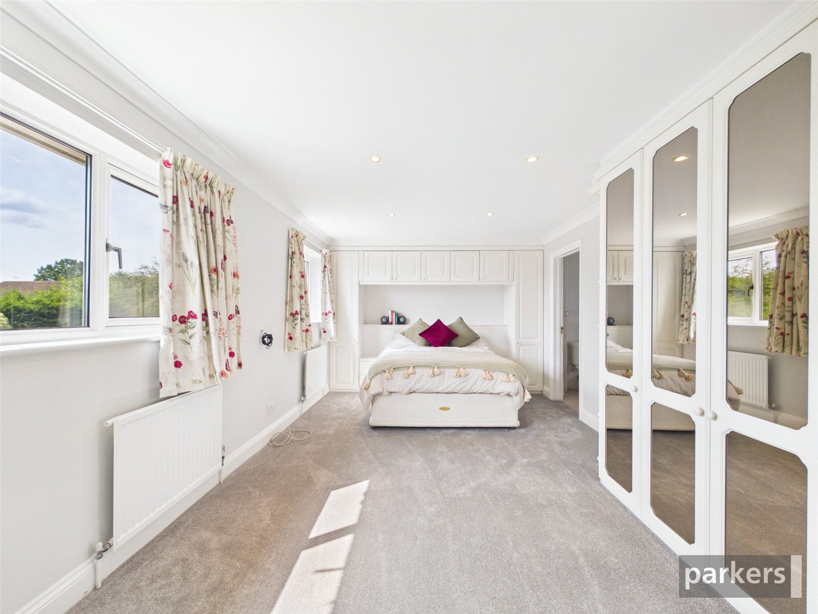 4 bedroom House for sale in Woodley, Reading, Berkshire