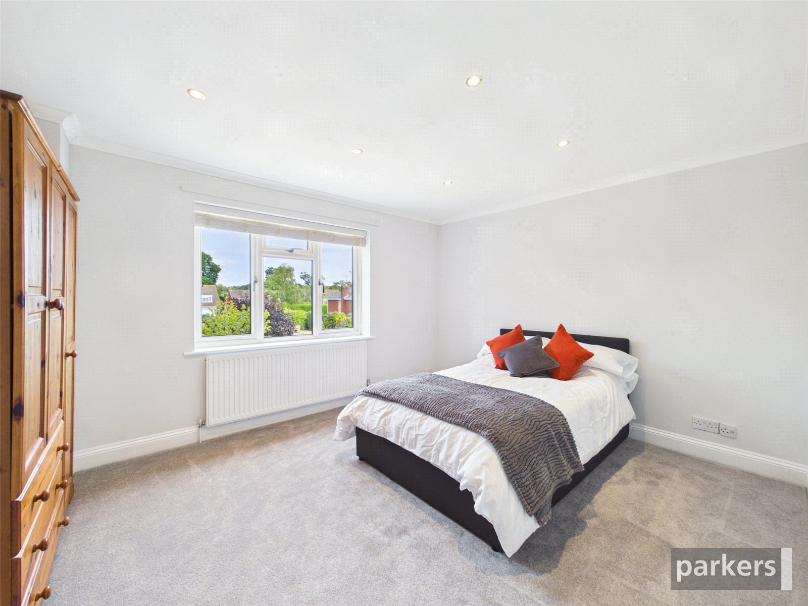 4 bedroom House for sale in Woodley, Reading, Berkshire