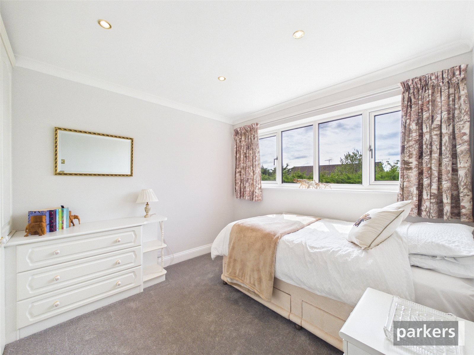 4 bedroom House for sale in Woodley, Reading, Berkshire