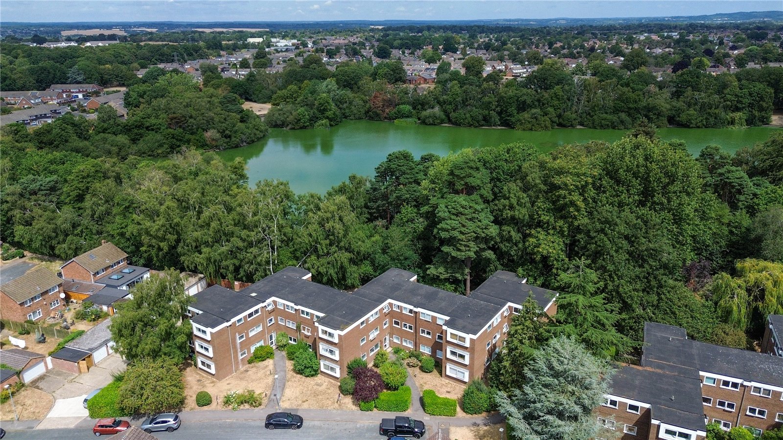 2 bedroom Flat for sale in Woodley, Reading, Berkshire