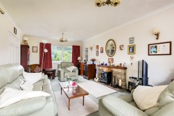 Uncombe Close, Backwell, BS48