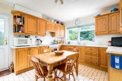 Uncombe Close, Backwell, BS48