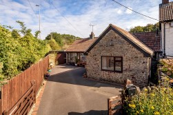 Bridgwater Road, Felton, BS40