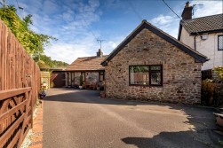 Bridgwater Road, Felton, BS40