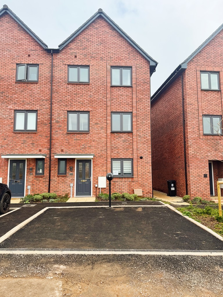 Room 5, 41 Baylis Gardens