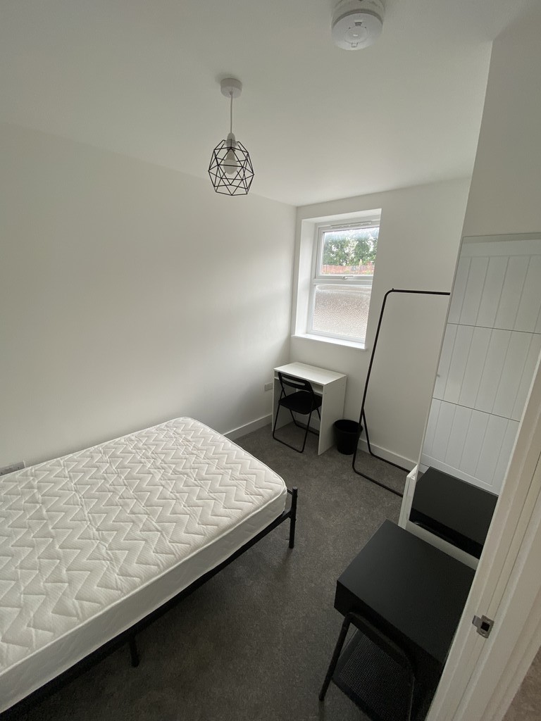 Rm 1, Bath Road, Bristol