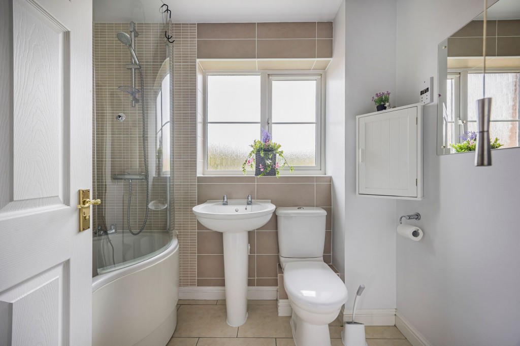 Helena Road, Swindon, SN25