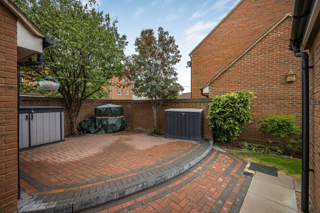 Helena Road, Swindon, SN25